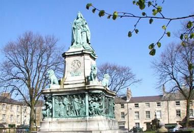 Queen Victoria Statue